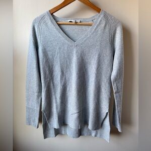 WHITE + WARREN Cashmere V Neck Sweater Lightweight Dainty Pastel Blue Raglan XS
